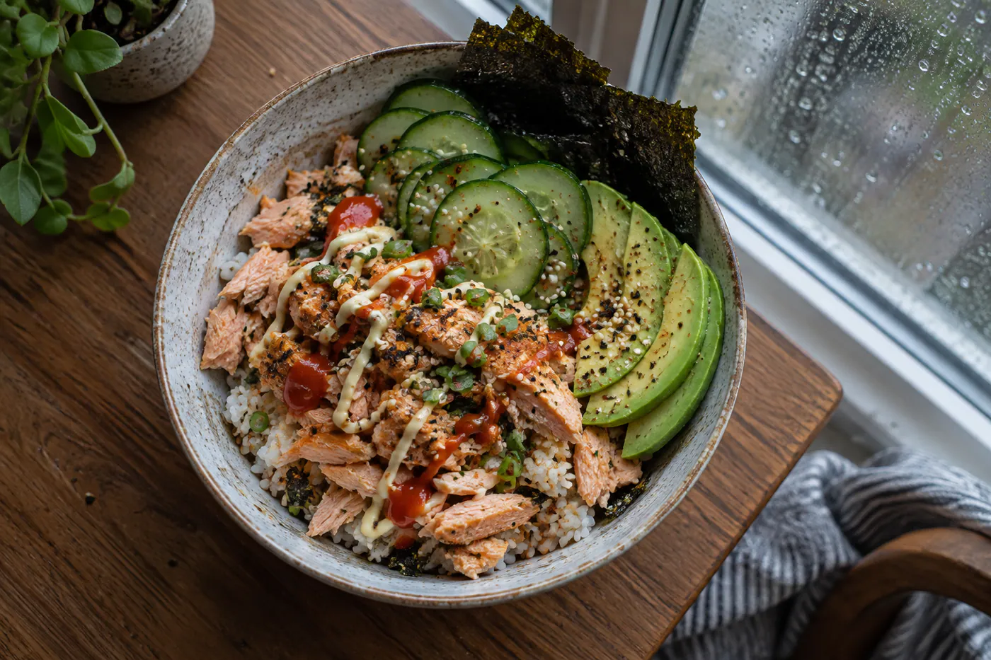 Laxrisskål med soja och avokado
